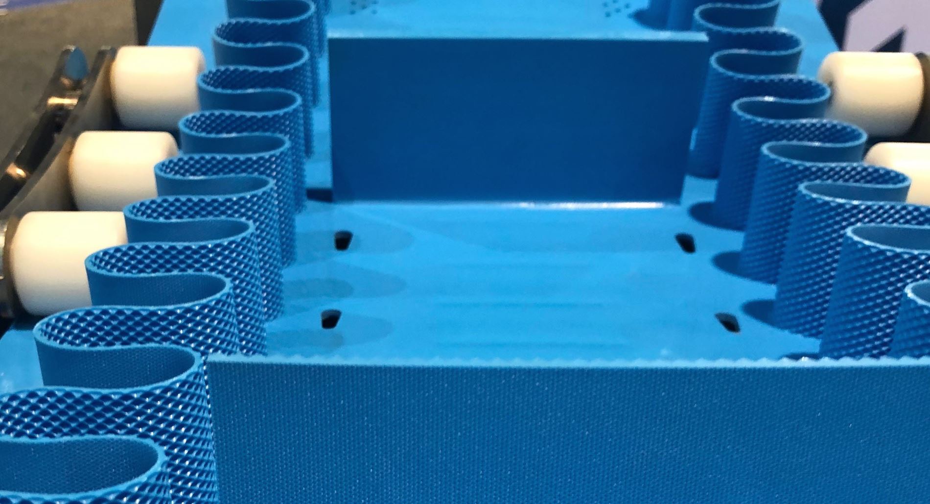 Homogeneous conveyor belt